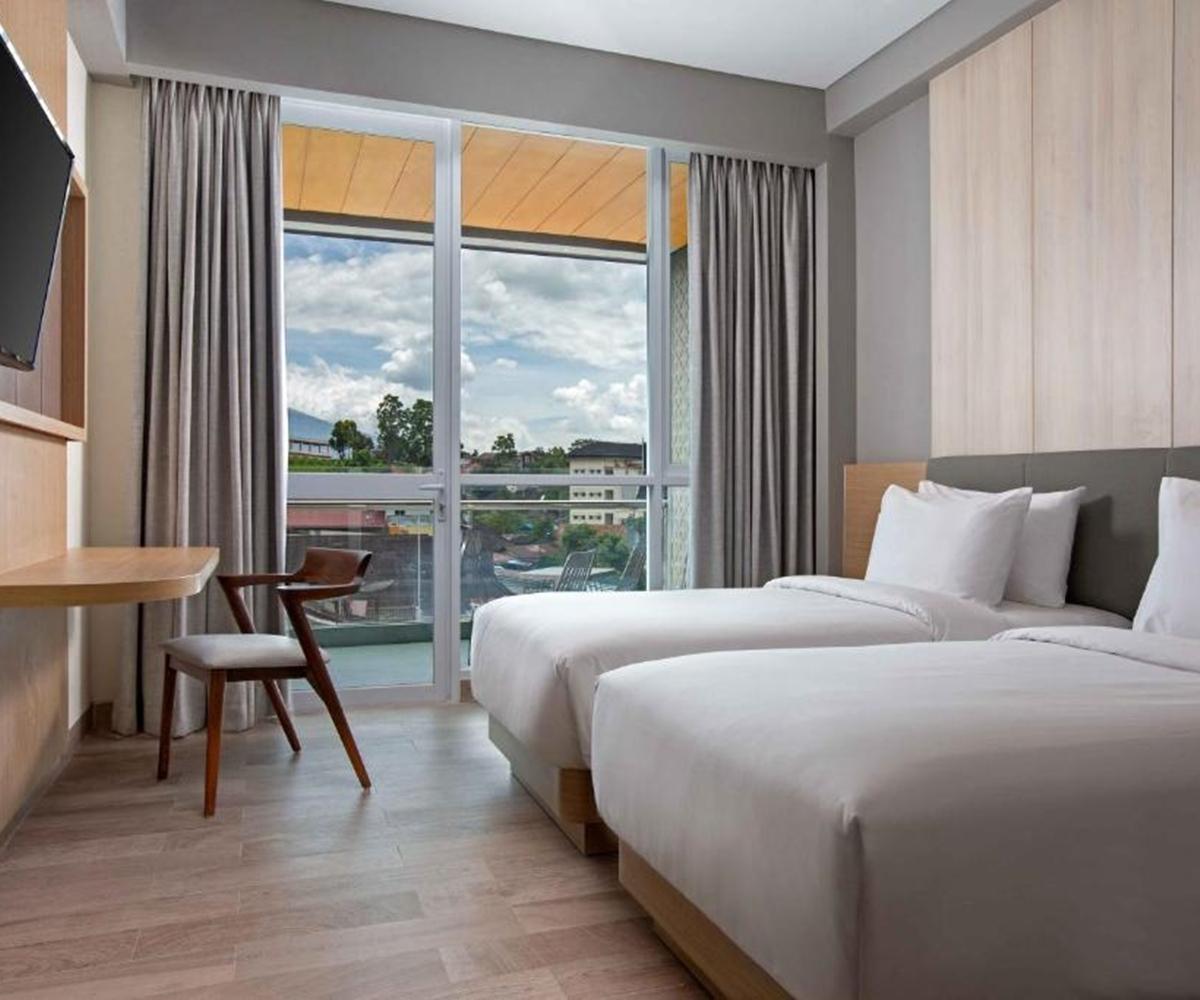 Hotel Santika Bukittinggi Exterior photo